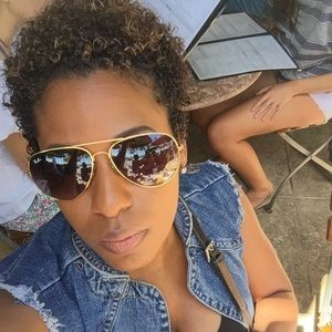 Meet your Posher, Crystal